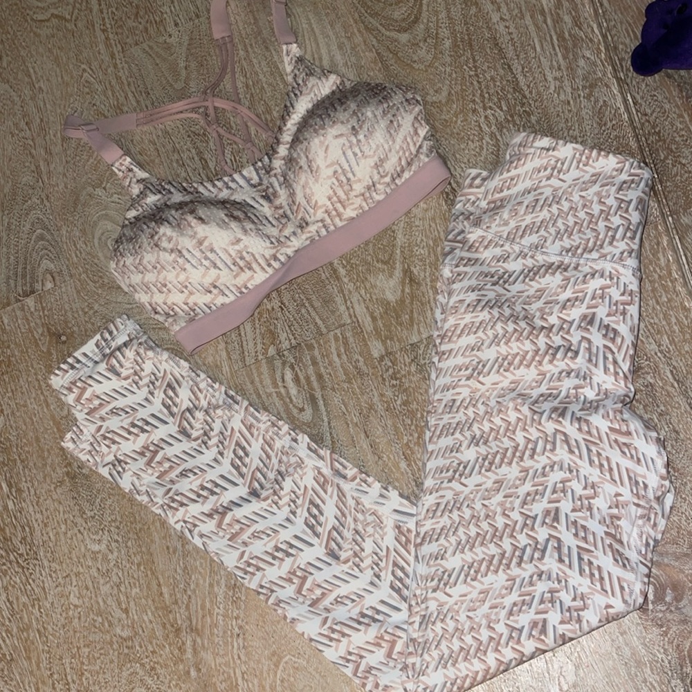 Victoria’s Secret Knockout Leggings Set Small 32D